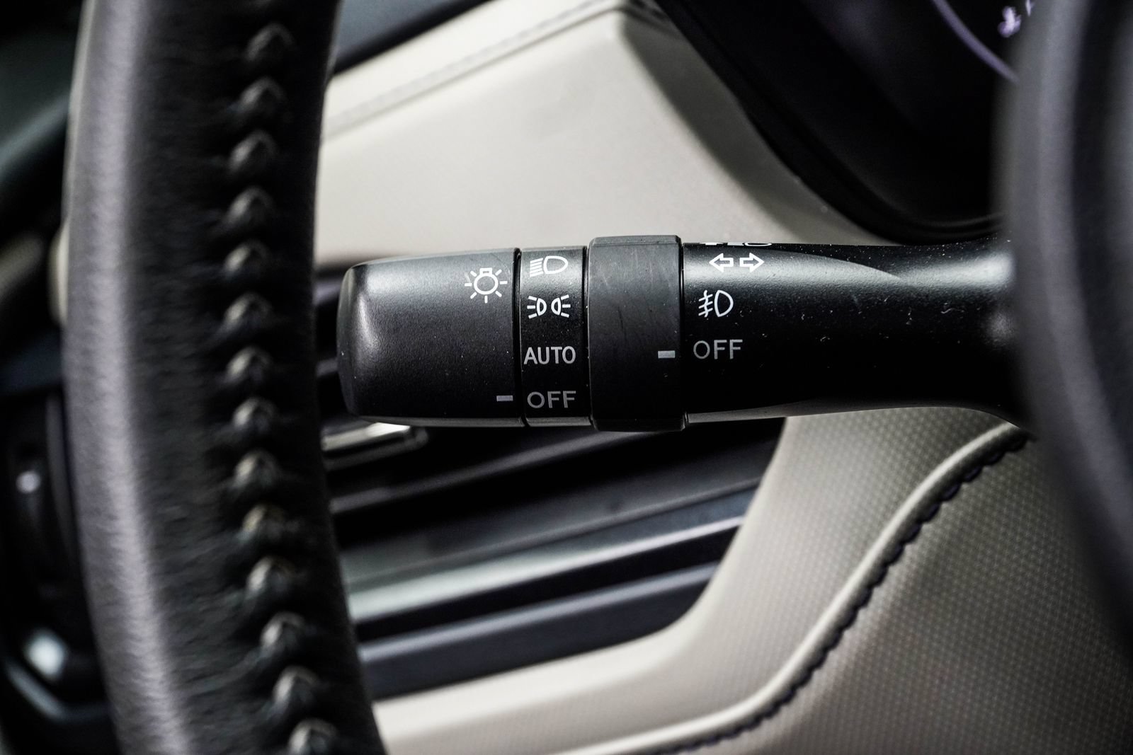 Used 2025 Subaru Forester Premium AWD/4WD image 32
