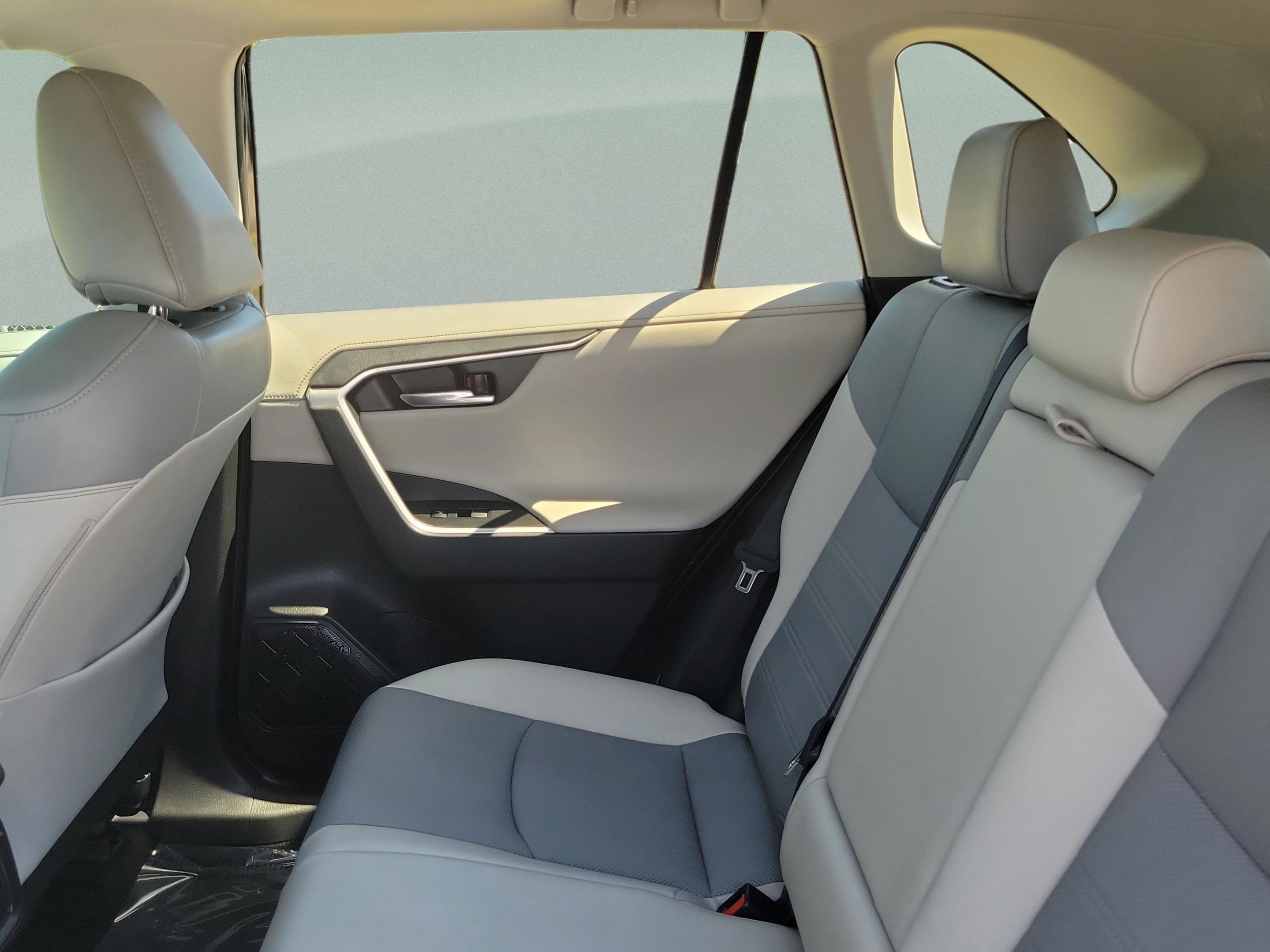 Used 2020 Toyota RAV4 Limited w/ Limited Grade Weather Package AWD/4WD image 6