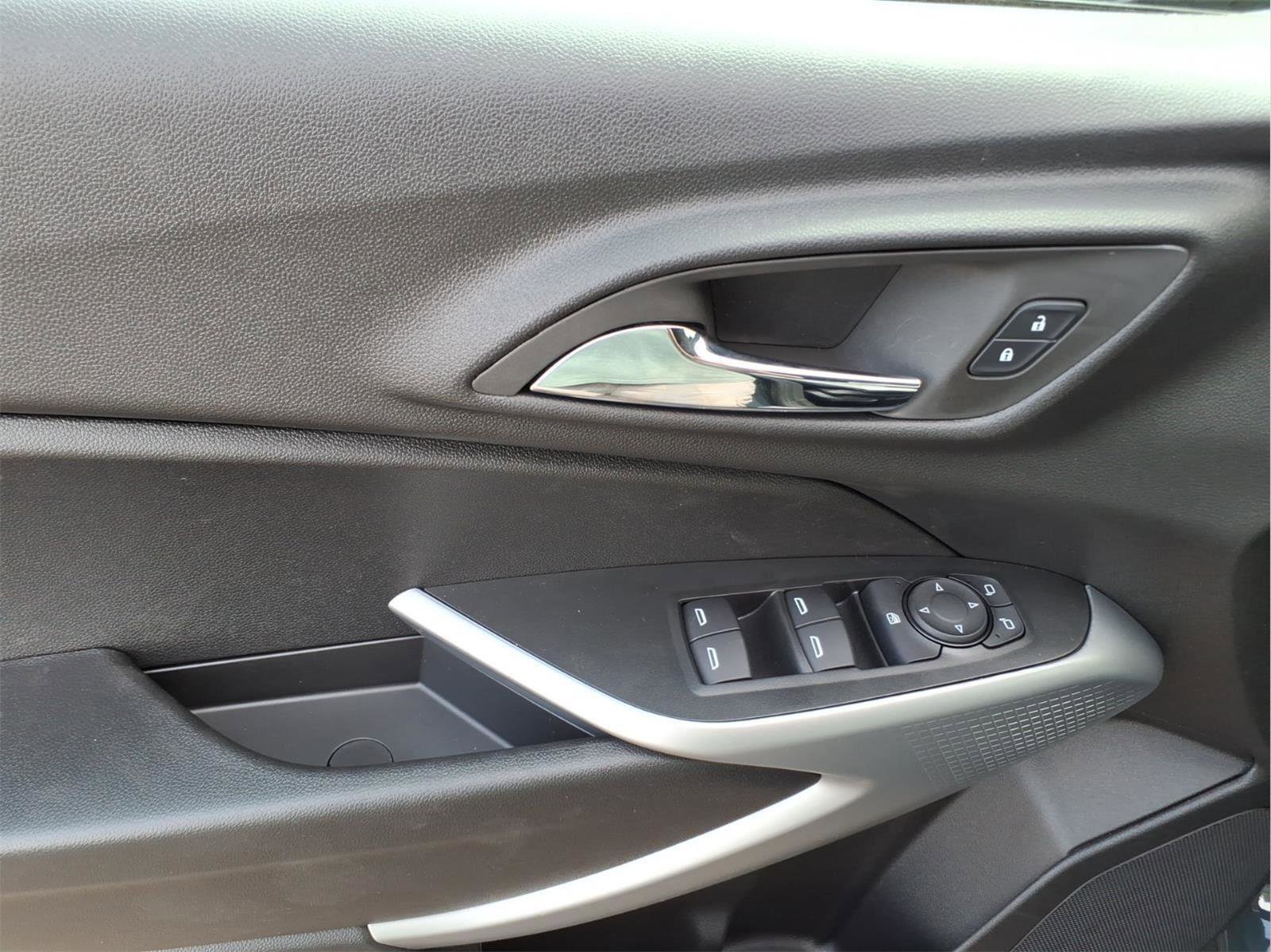 New 2026 Chevrolet Trax LS image 13