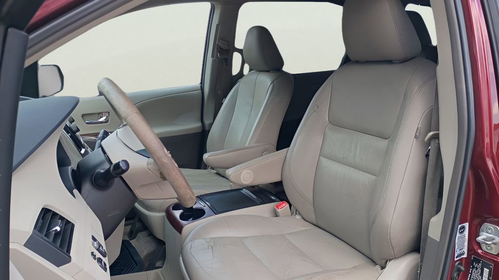 Used 2012 Toyota Sienna XLE FWD image 18
