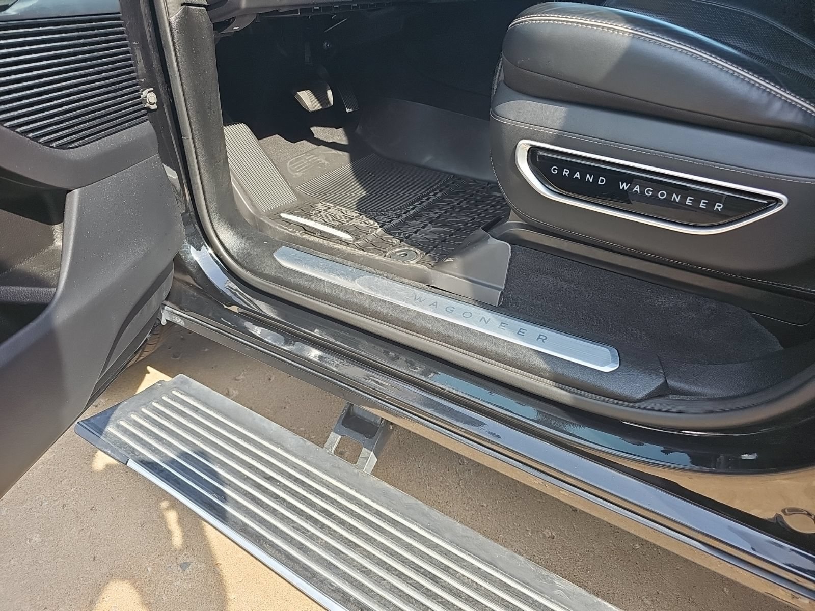 Used 2023 Jeep Grand Wagoneer Series II AWD/4WD image 14
