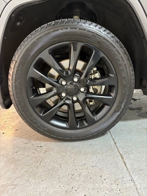 Used 2021 Jeep Grand Cherokee Laredo X image 12