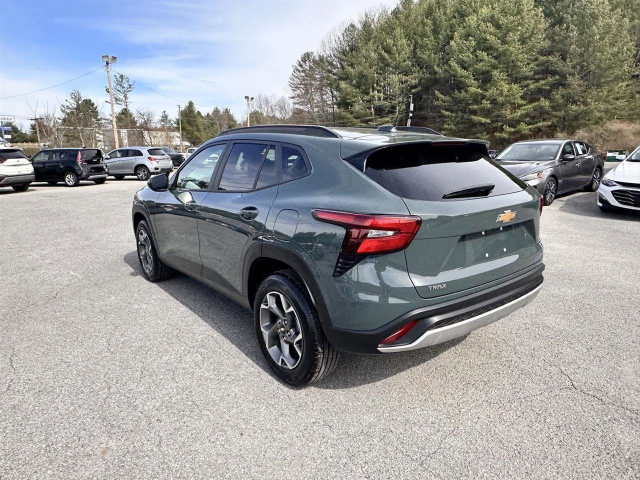 Used 2025 Chevrolet Trax LT w/ LT Convenience Package image 7