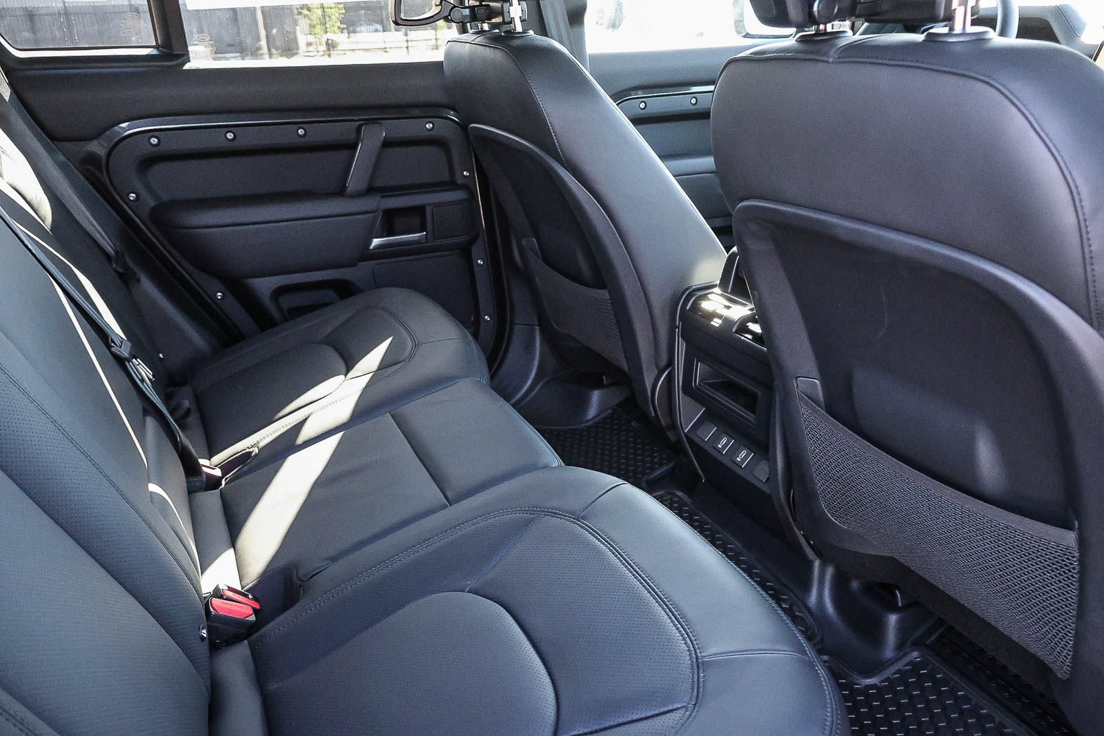 New 2026 Land Rover Defender 110 X-Dynamic SE AWD/4WD image 20