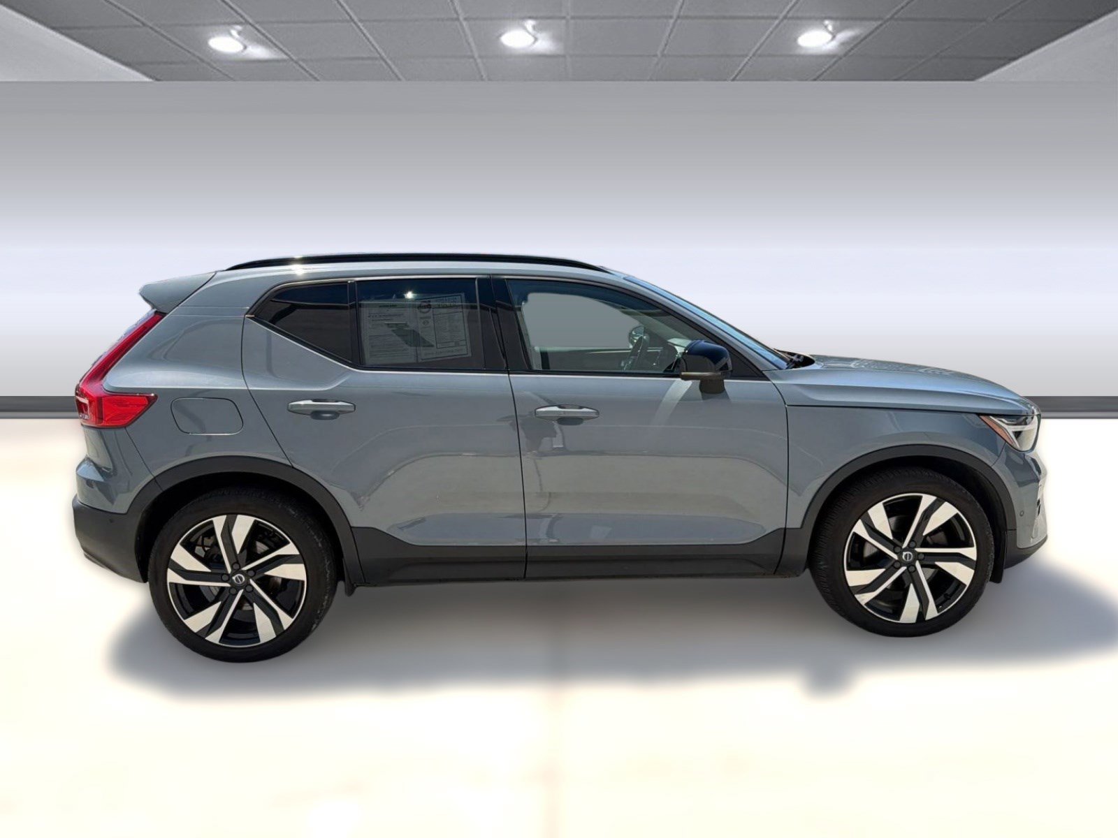 Used 2023 Volvo XC40 B5 Plus w/ Driver Assist Package AWD/4WD image 7