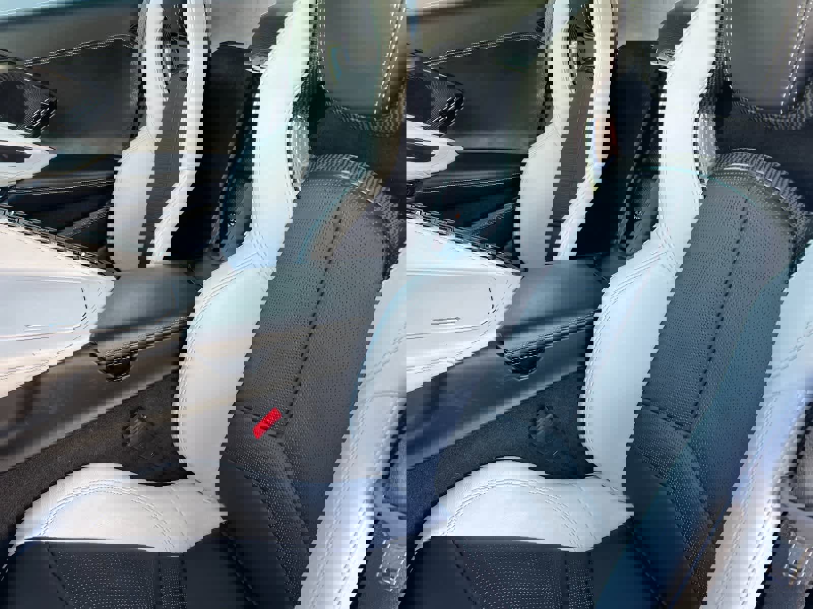 Used 2023 Chevrolet Corvette Stingray Premium Conv w/ Z51 Performance Package image 4