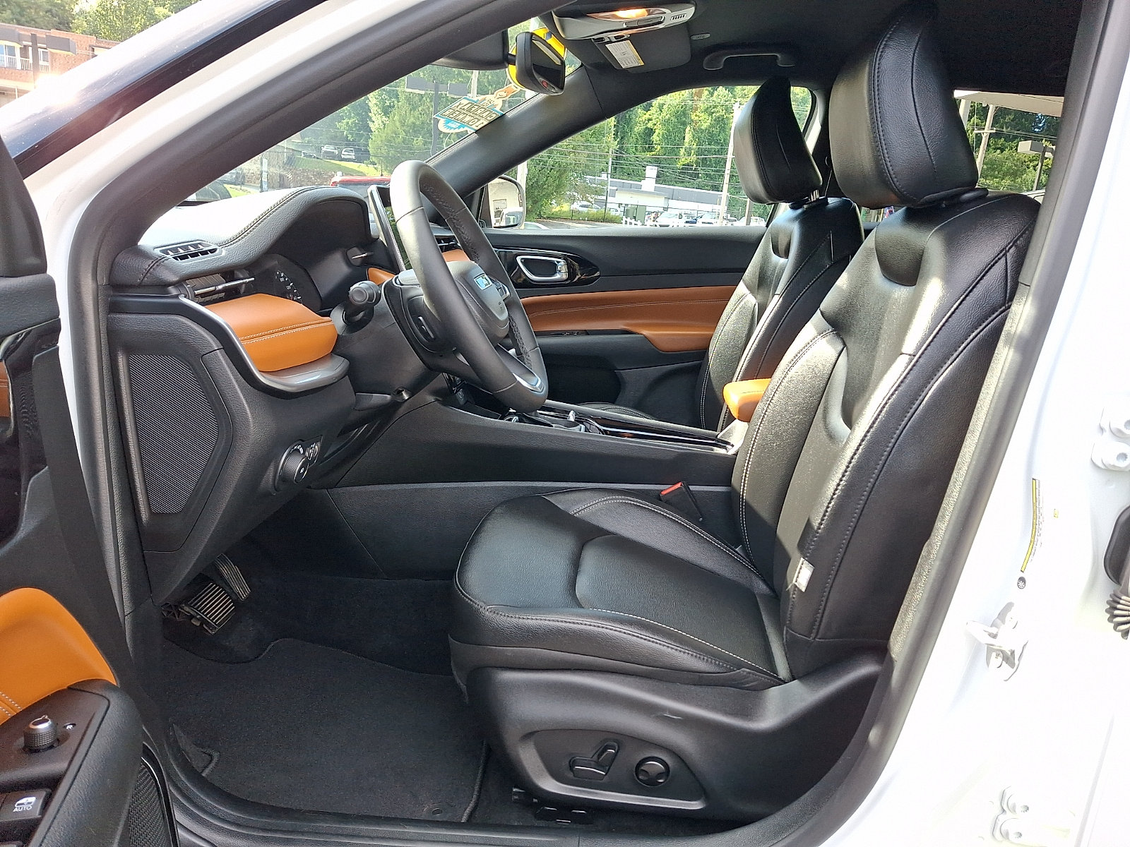 Certified 2025 Jeep Compass Limited AWD/4WD image 14