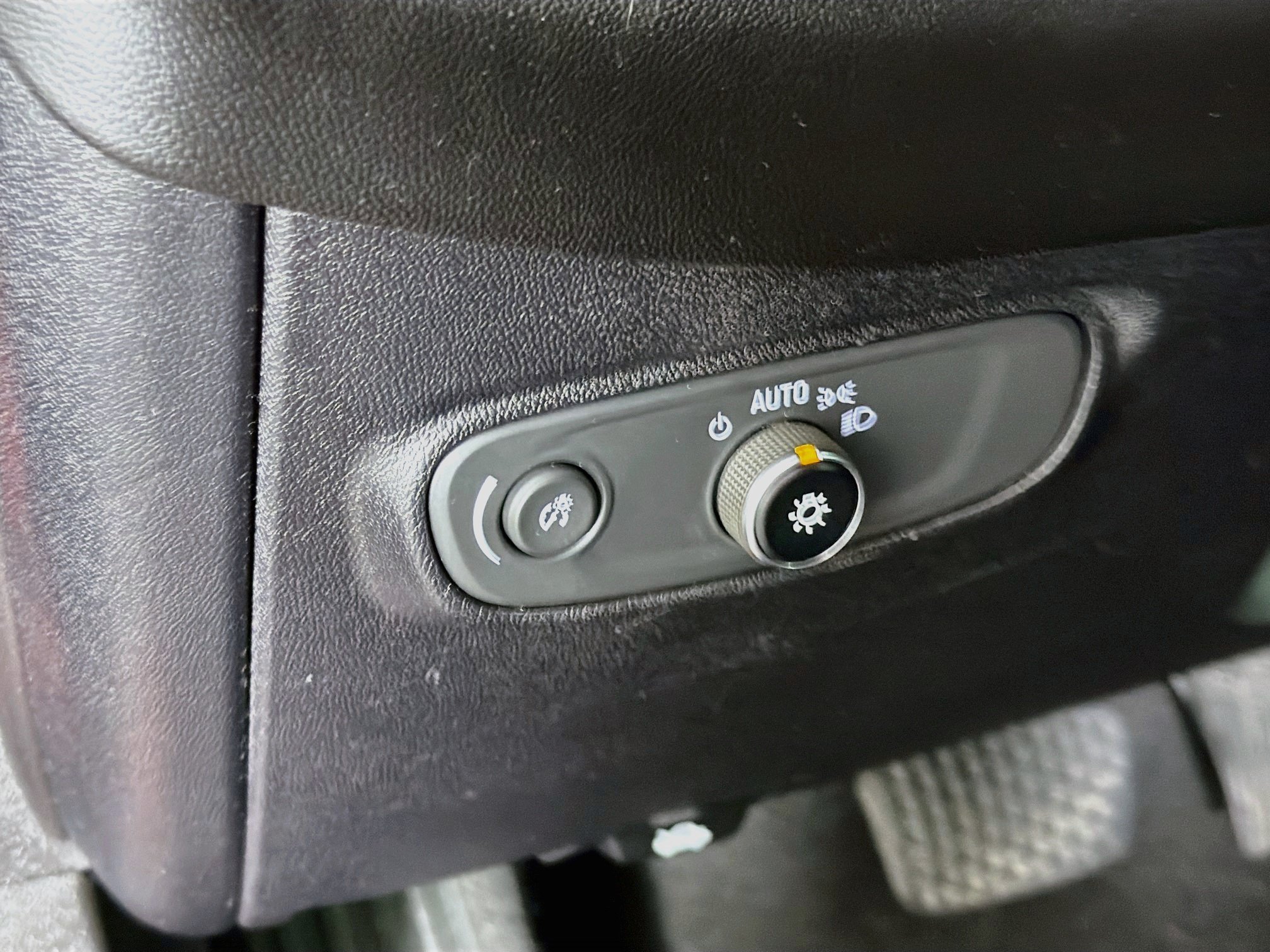 Used 2018 Chevrolet Equinox LT FWD image 17