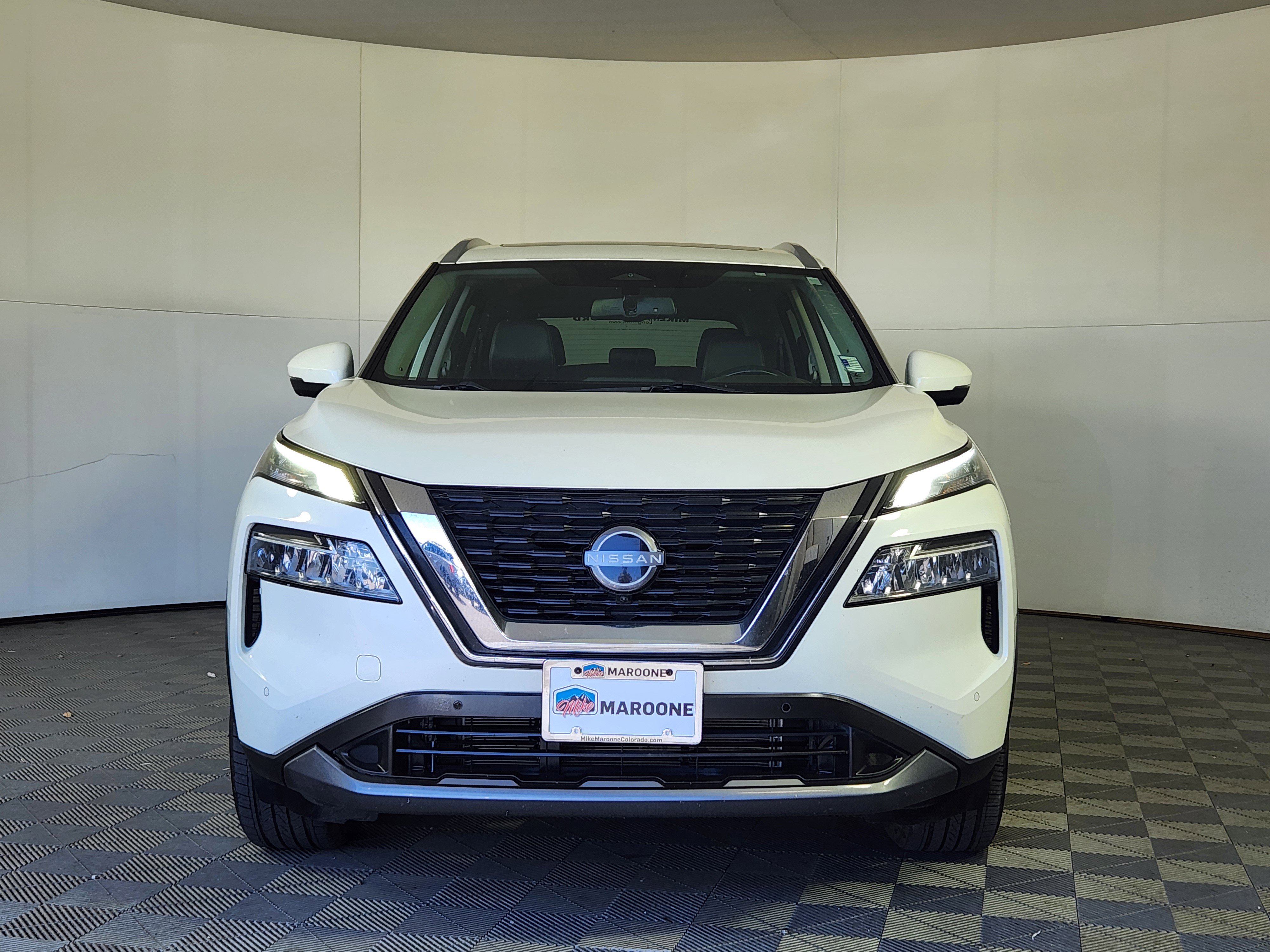 Used 2023 Nissan Rogue SL w/ SL Premium Package image 2