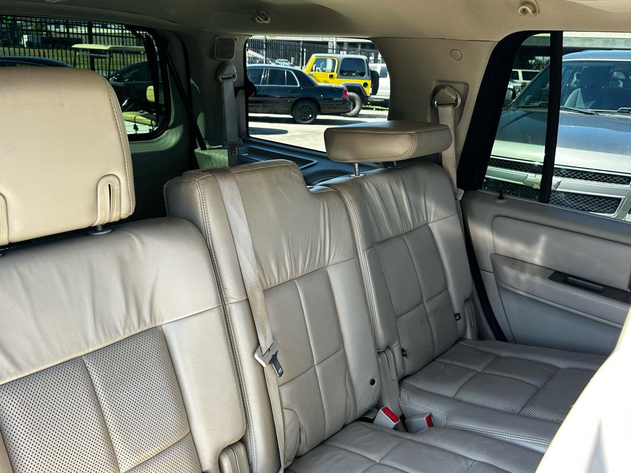 Used 2012 Lincoln Navigator 2WD image 30