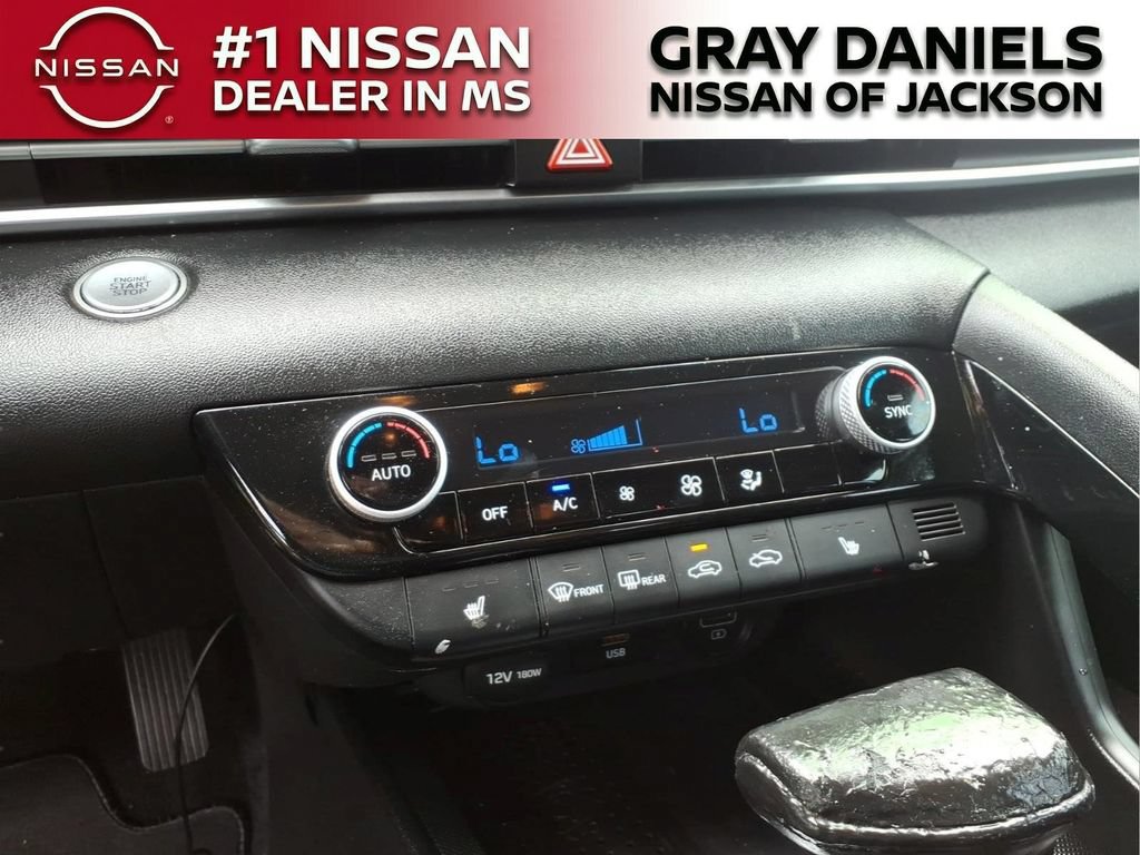 Used 2021 Hyundai Elantra SEL w/ Convenience + Premium Package FWD image 17