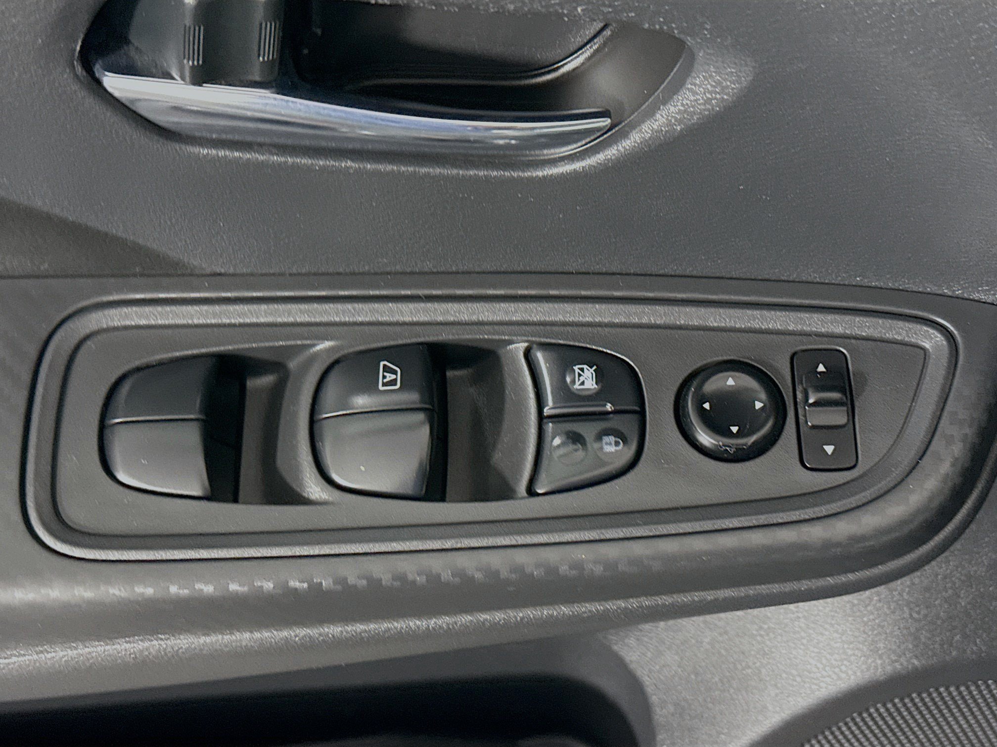 Used 2020 Nissan Versa SV FWD image 24