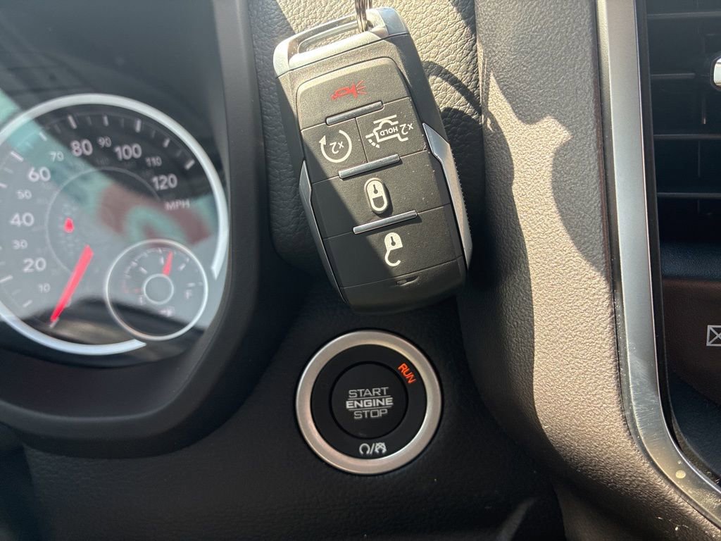 New 2026 RAM 1500 4x4 Crew Cab image 32