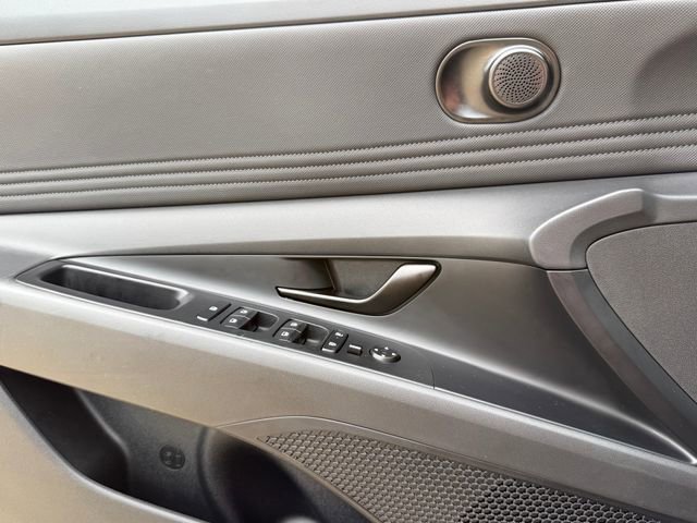 Used 2025 Hyundai Elantra Sport image 23