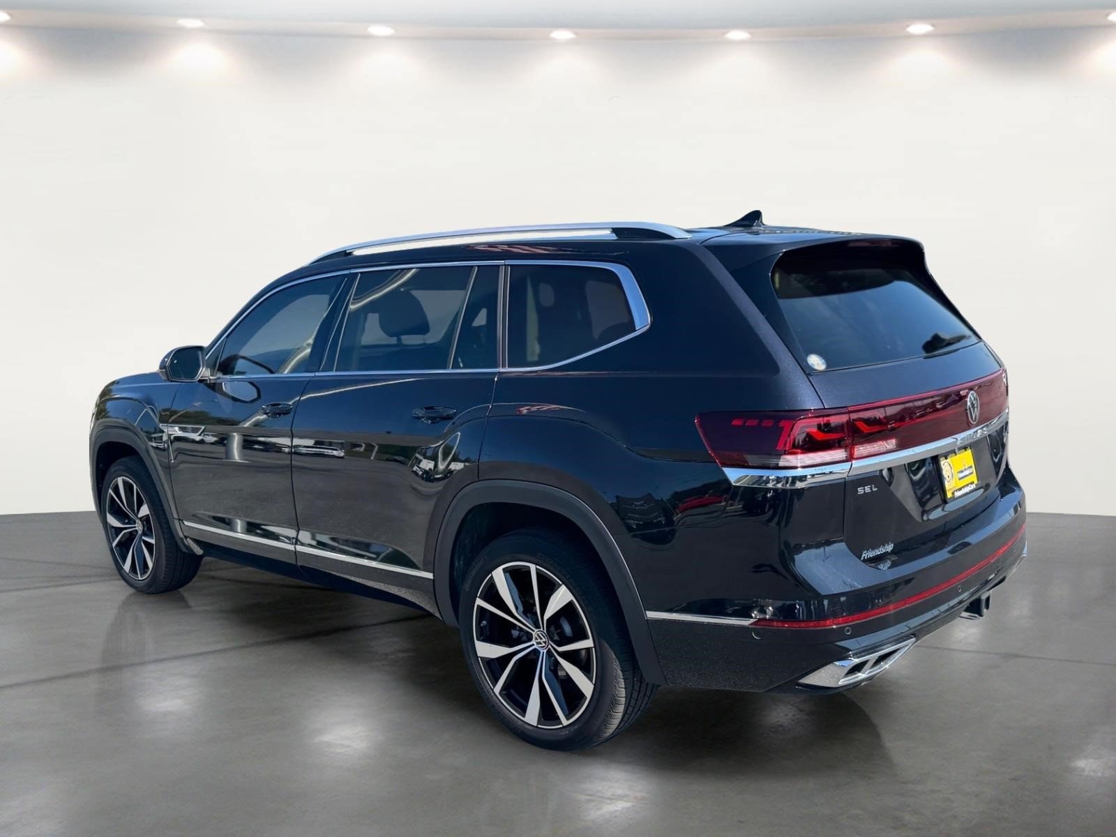 Used 2024 Volkswagen Atlas SEL Premium R-Line AWD/4WD image 4
