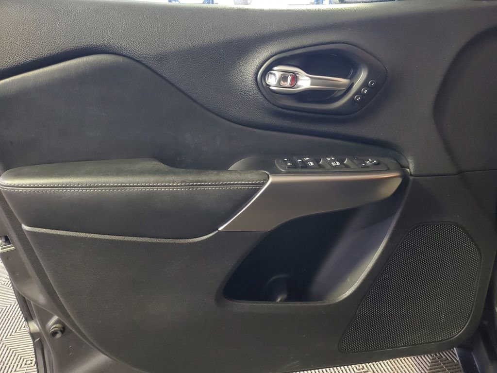 Used 2020 Jeep Cherokee Limited image 13