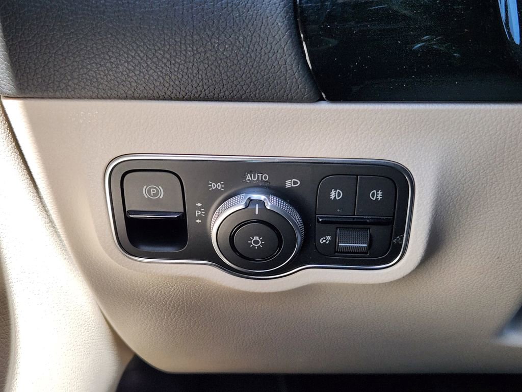Used 2025 Mercedes-Benz GLA 250 4MATIC image 22