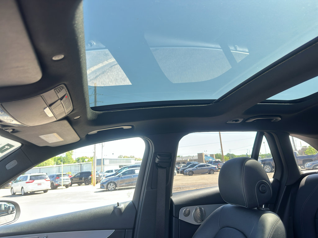 Used 2021 Mercedes-Benz GLC 300 image 3