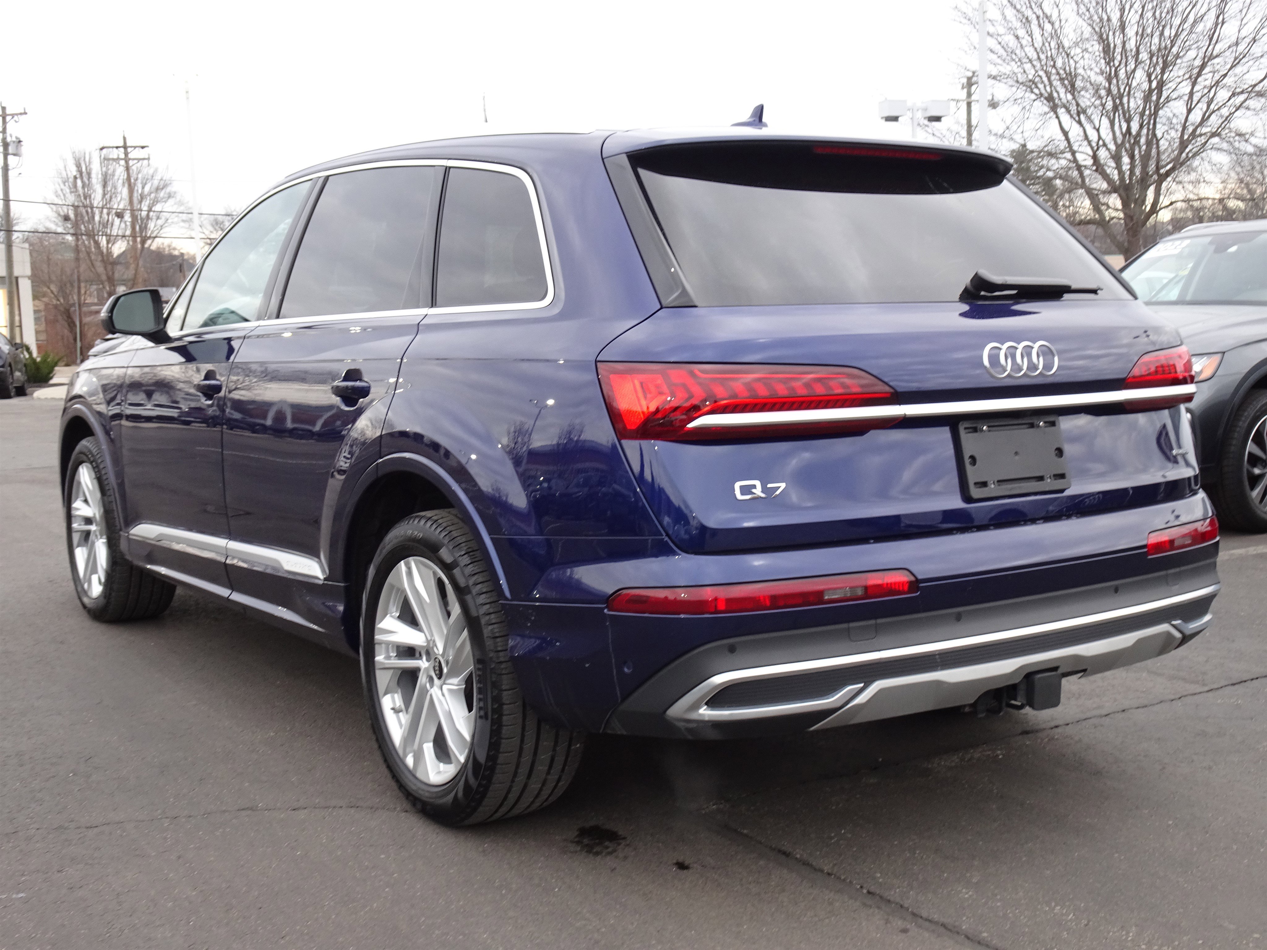Certified 2024 Audi Q7 Premium Plus image 3