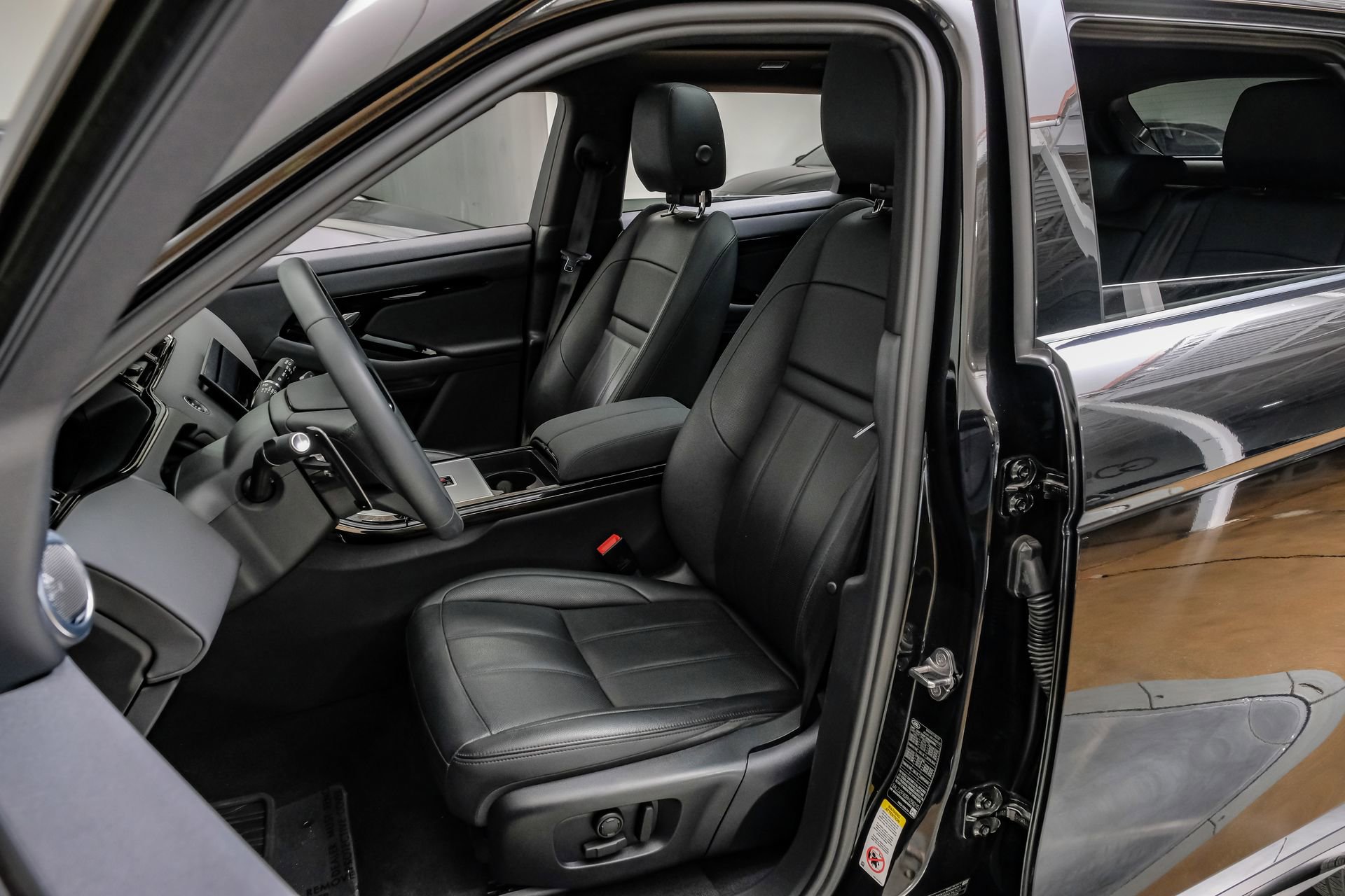 Used 2024 Land Rover Range Rover Evoque S AWD/4WD image 33