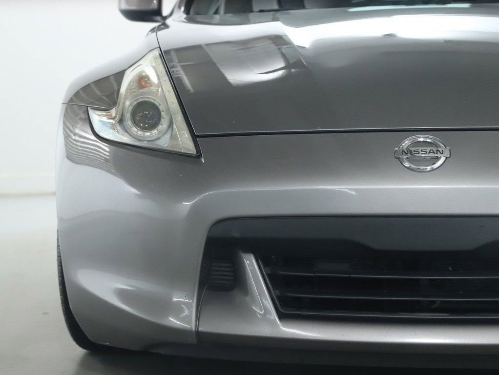 Used 2010 Nissan 370Z Roadster RWD image 8