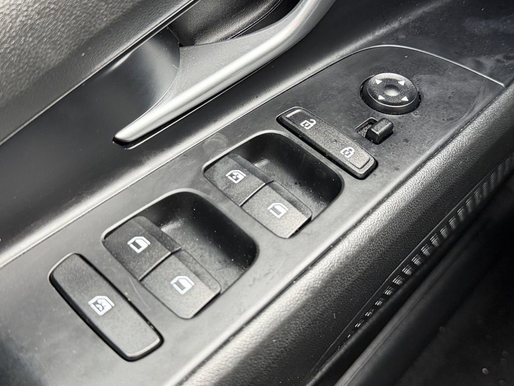 Used 2023 Hyundai Elantra Limited image 19