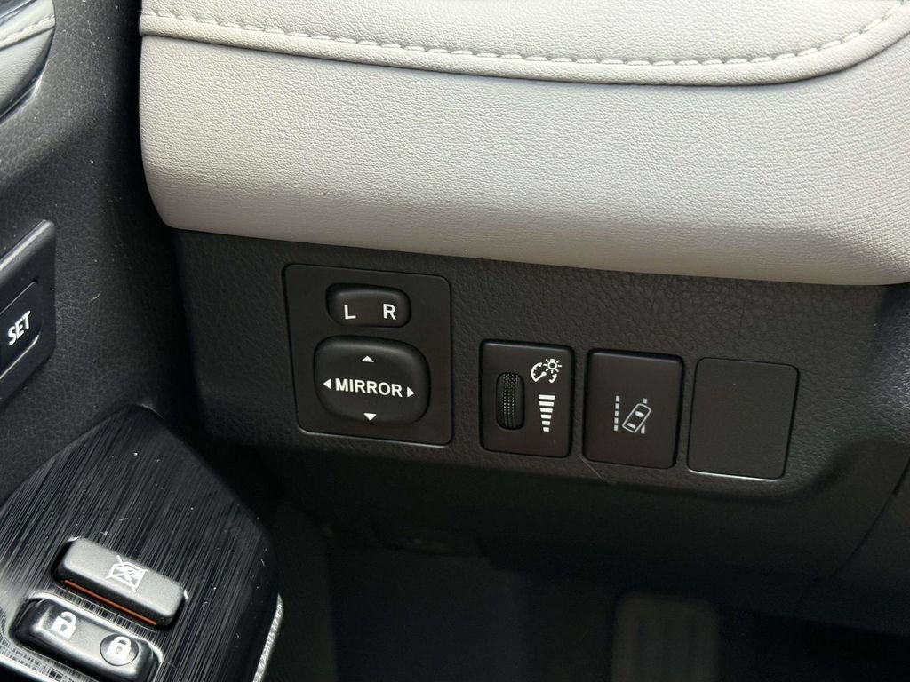 Used 2017 Toyota RAV4 Limited AWD/4WD image 23