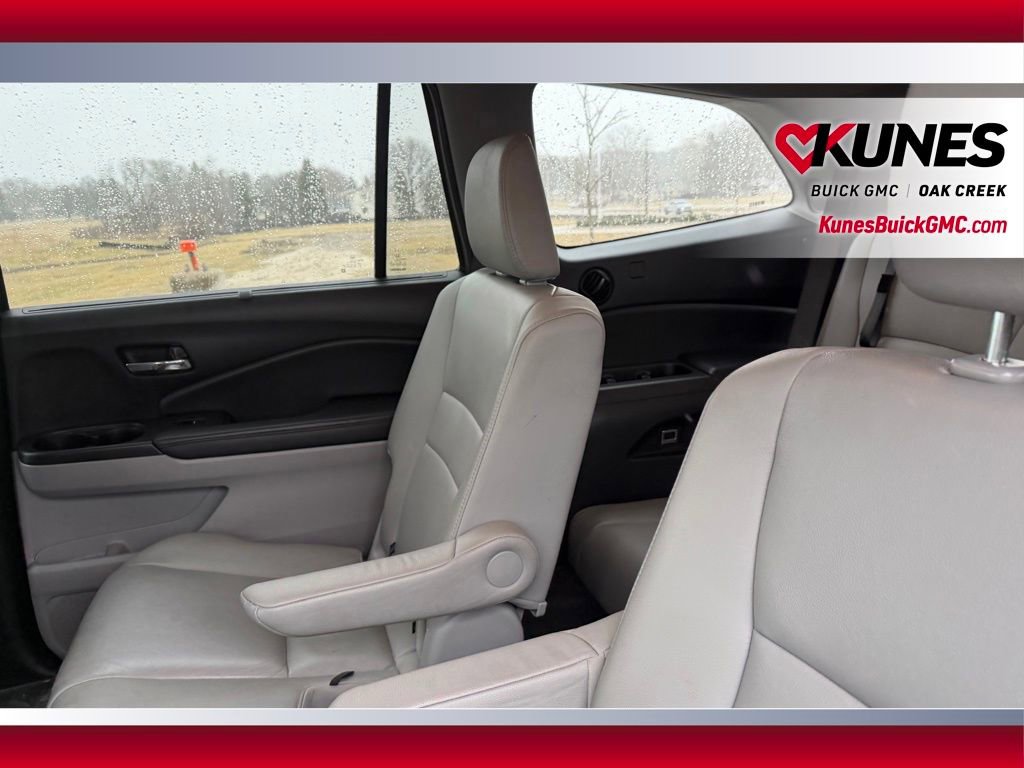Used 2019 Honda Pilot Touring image 5