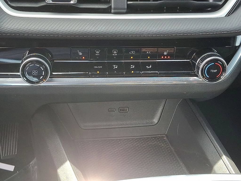 Used 2025 Chevrolet Equinox LT AWD/4WD image 15