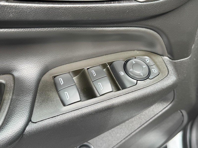 Used 2023 Chevrolet Equinox LT FWD image 23