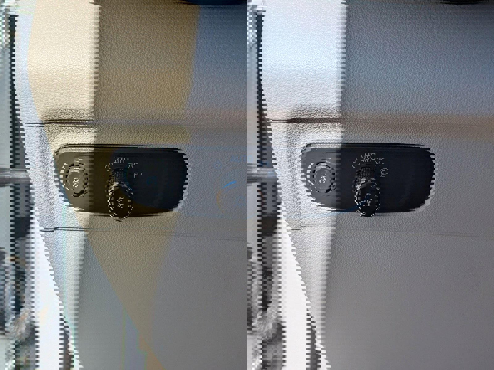 Used 2023 Buick Envision Preferred image 31