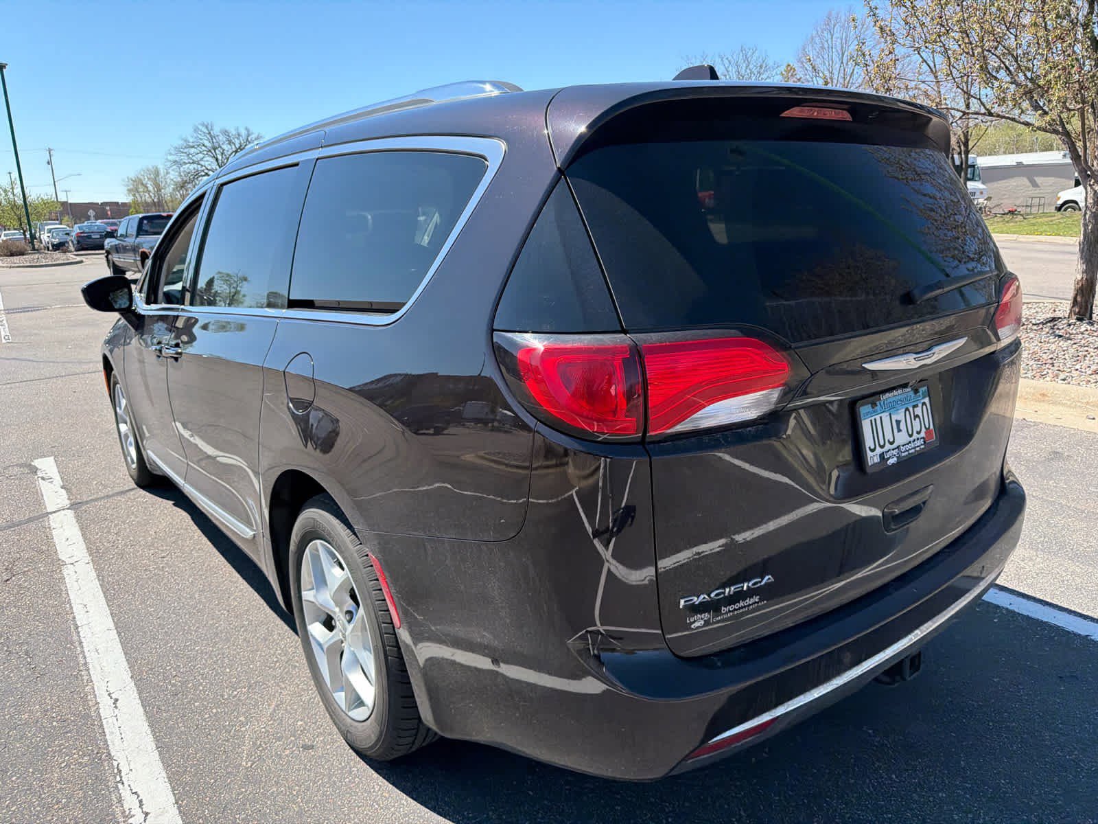 Used 2017 Chrysler Pacifica Touring-L Plus w/ Advanced Safetytec Group FWD image 7