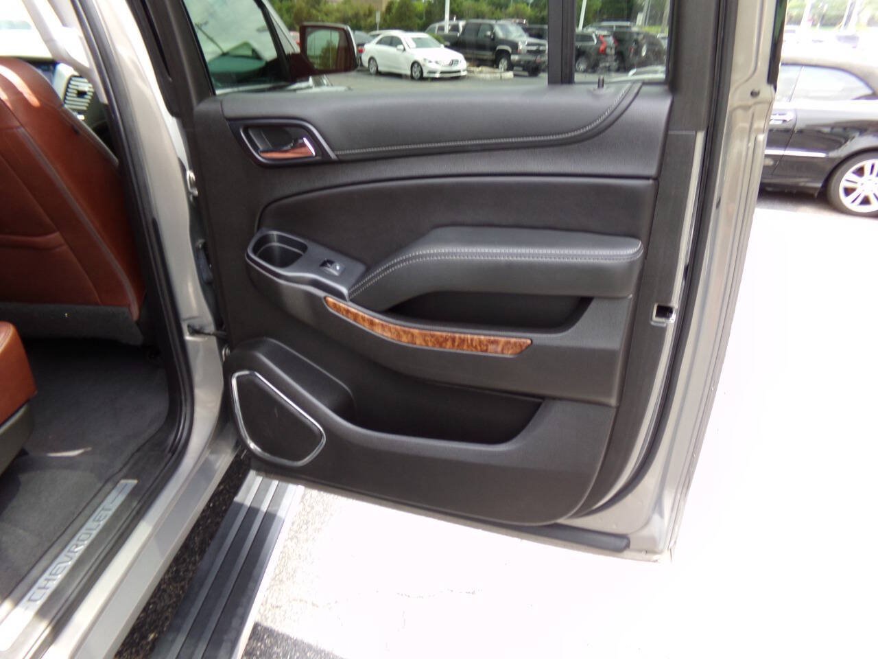 Used 2019 Chevrolet Suburban Premier w/ Premier Plus Edition AWD/4WD image 35