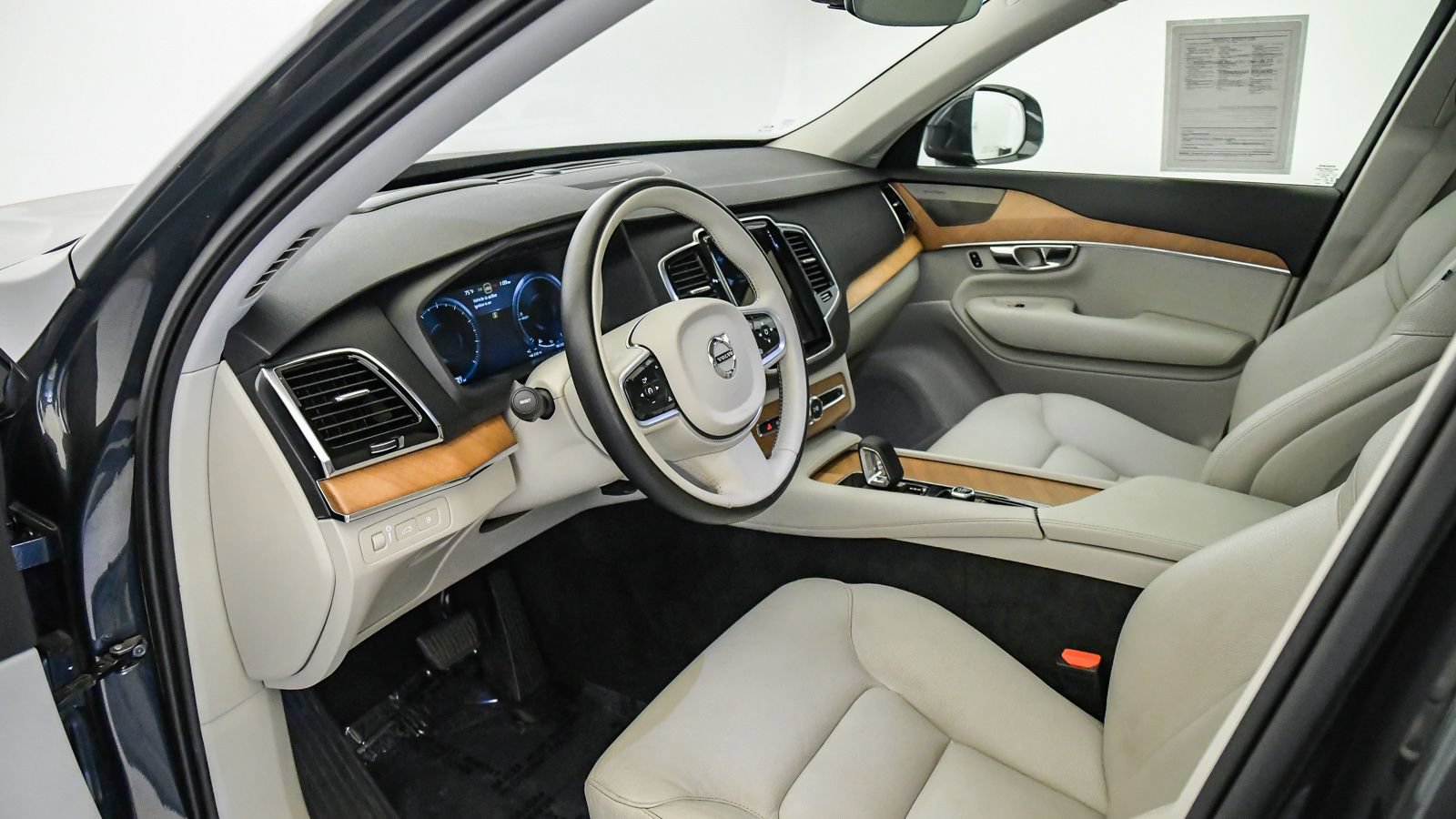 Used 2022 Volvo XC90 T8 Inscription Expression w/ Advanced Package AWD/4WD image 17