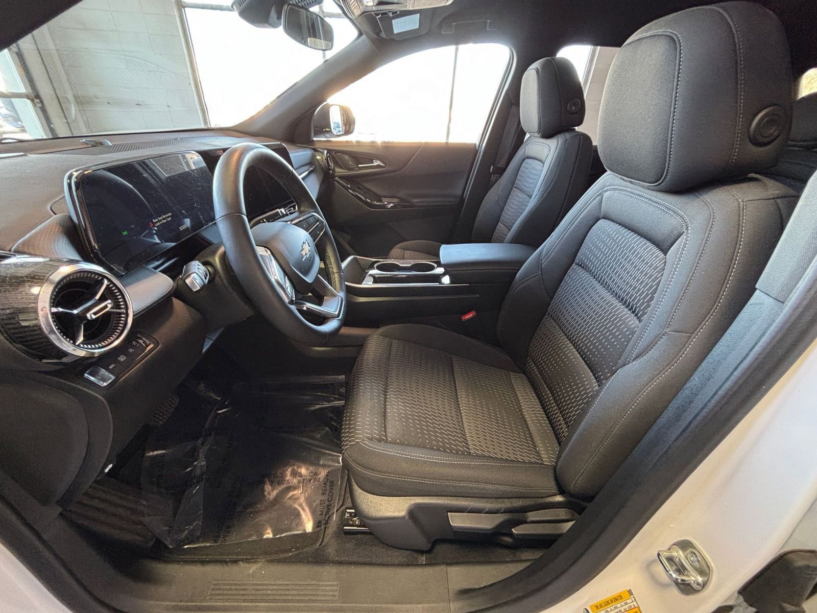 Used 2025 Chevrolet Equinox LT image 28