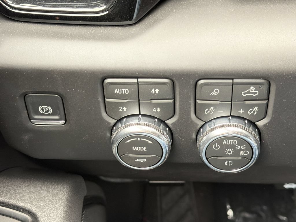 New 2026 GMC Sierra 1500 AT4 w/ Technology Package AWD/4WD image 11