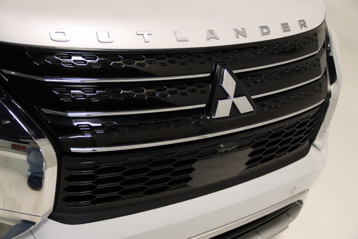 Used 2024 Mitsubishi Outlander 4WD Plug-In Hybrid image 28