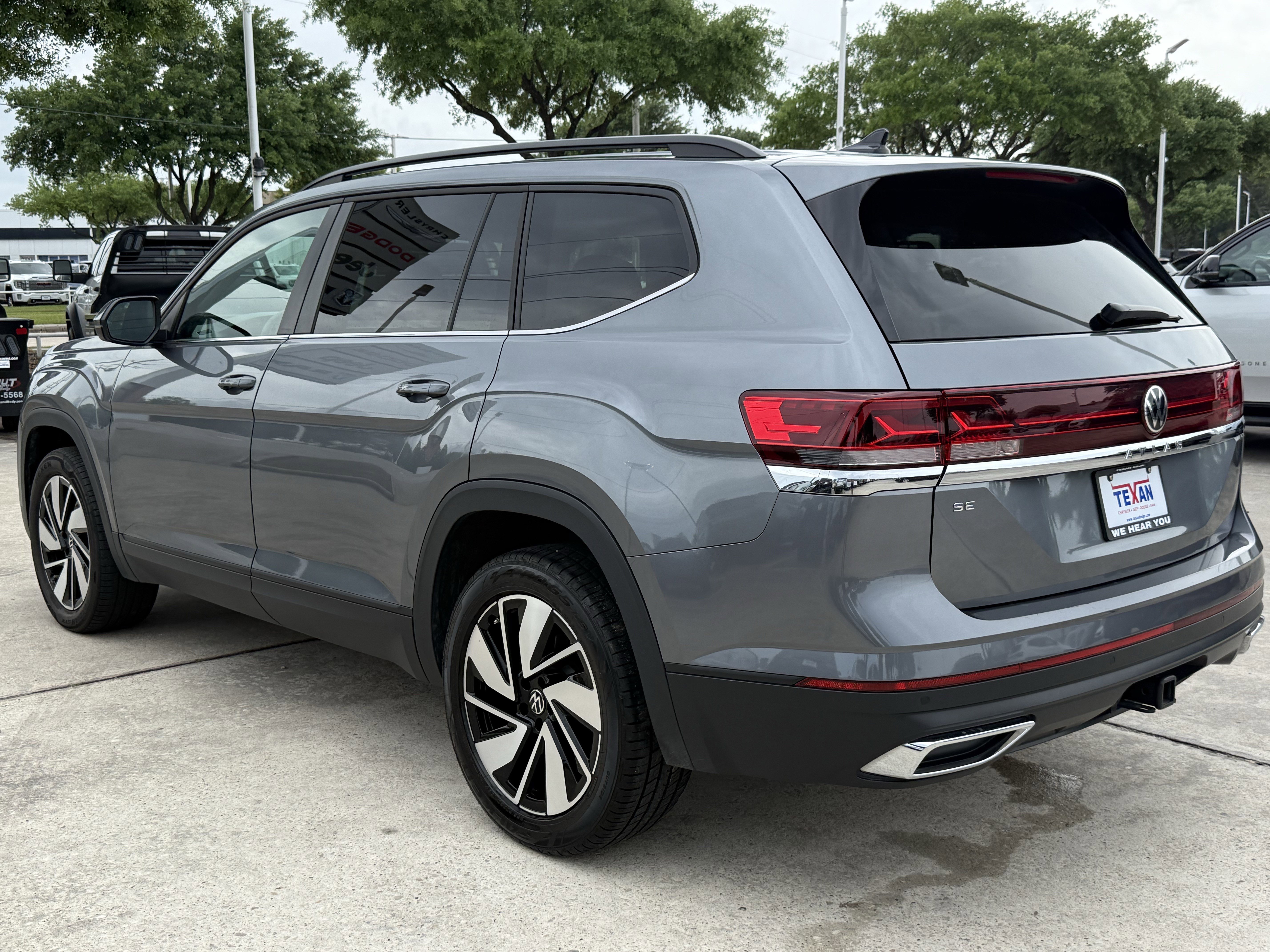 Used 2025 Volkswagen Atlas SE FWD image 7