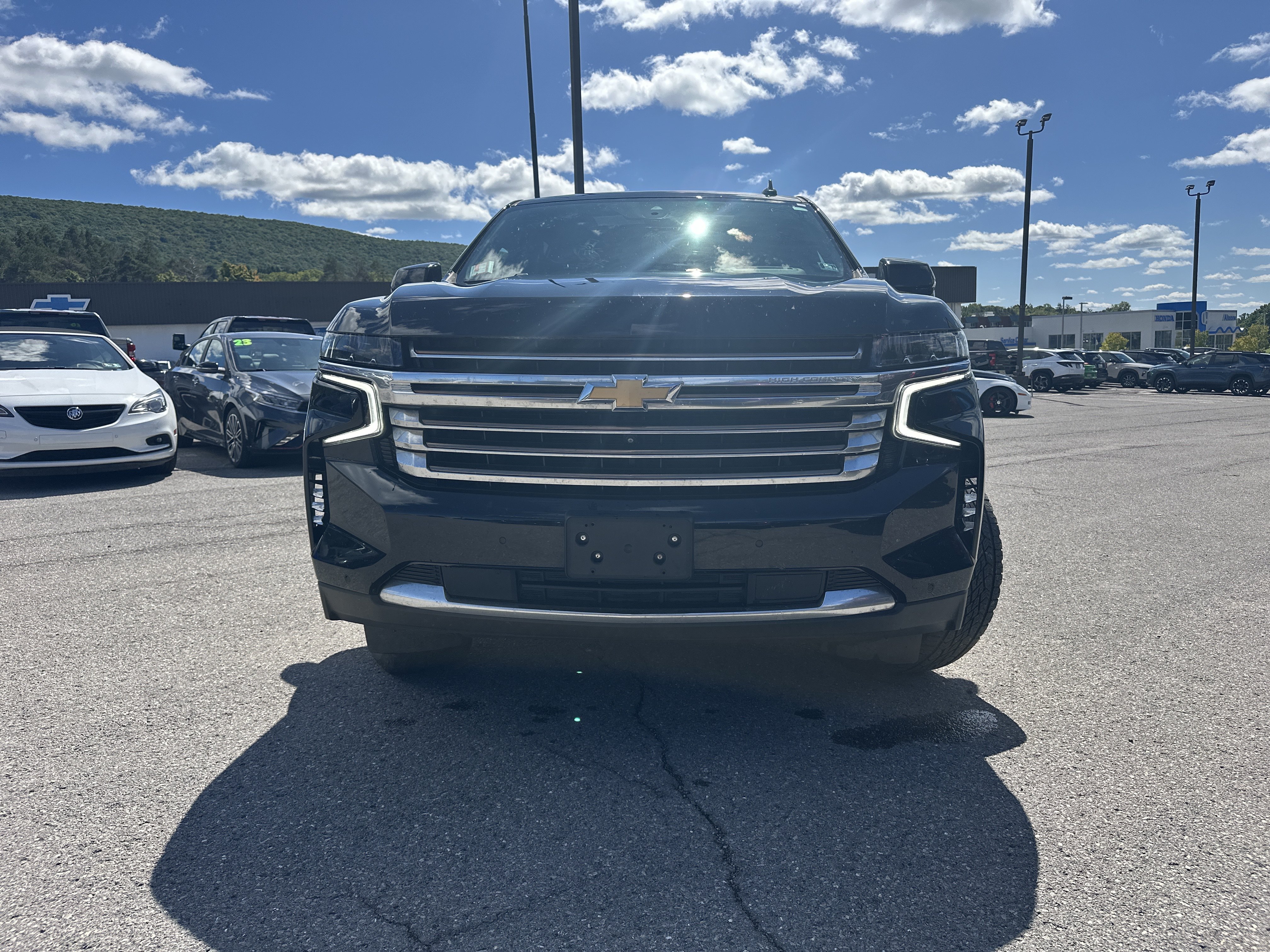 Used 2021 Chevrolet Suburban High Country w/ Premium Package AWD/4WD image 10