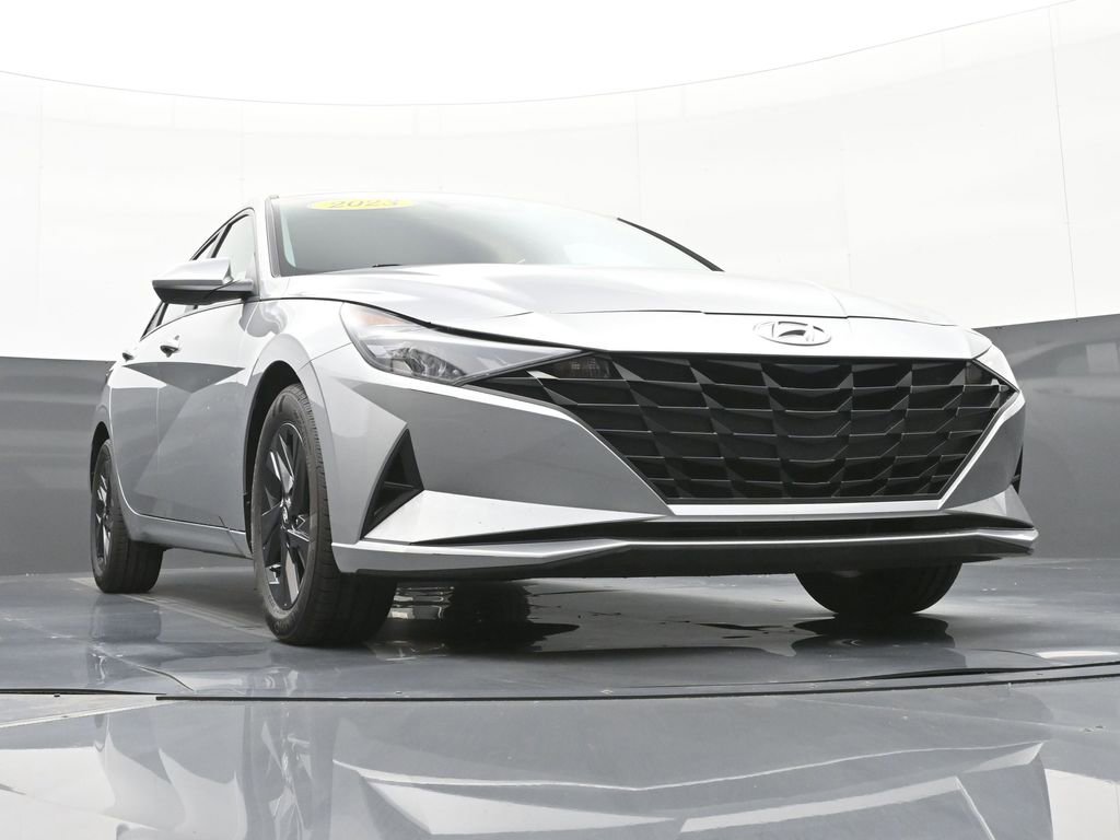 Used 2023 Hyundai Elantra SEL w/ Preferred Accessory Package FWD image 51