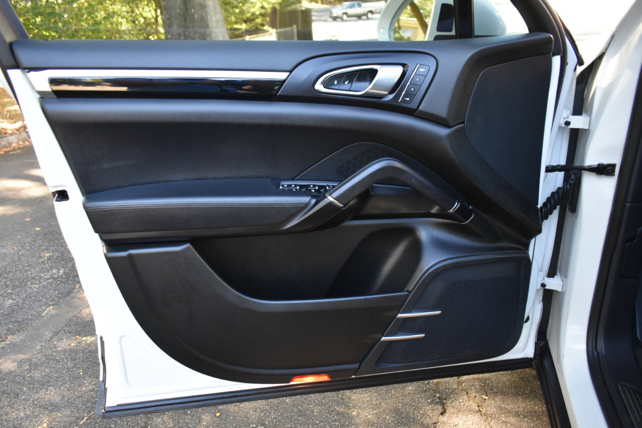 Used 2018 Porsche Cayenne Platinum Edition image 35