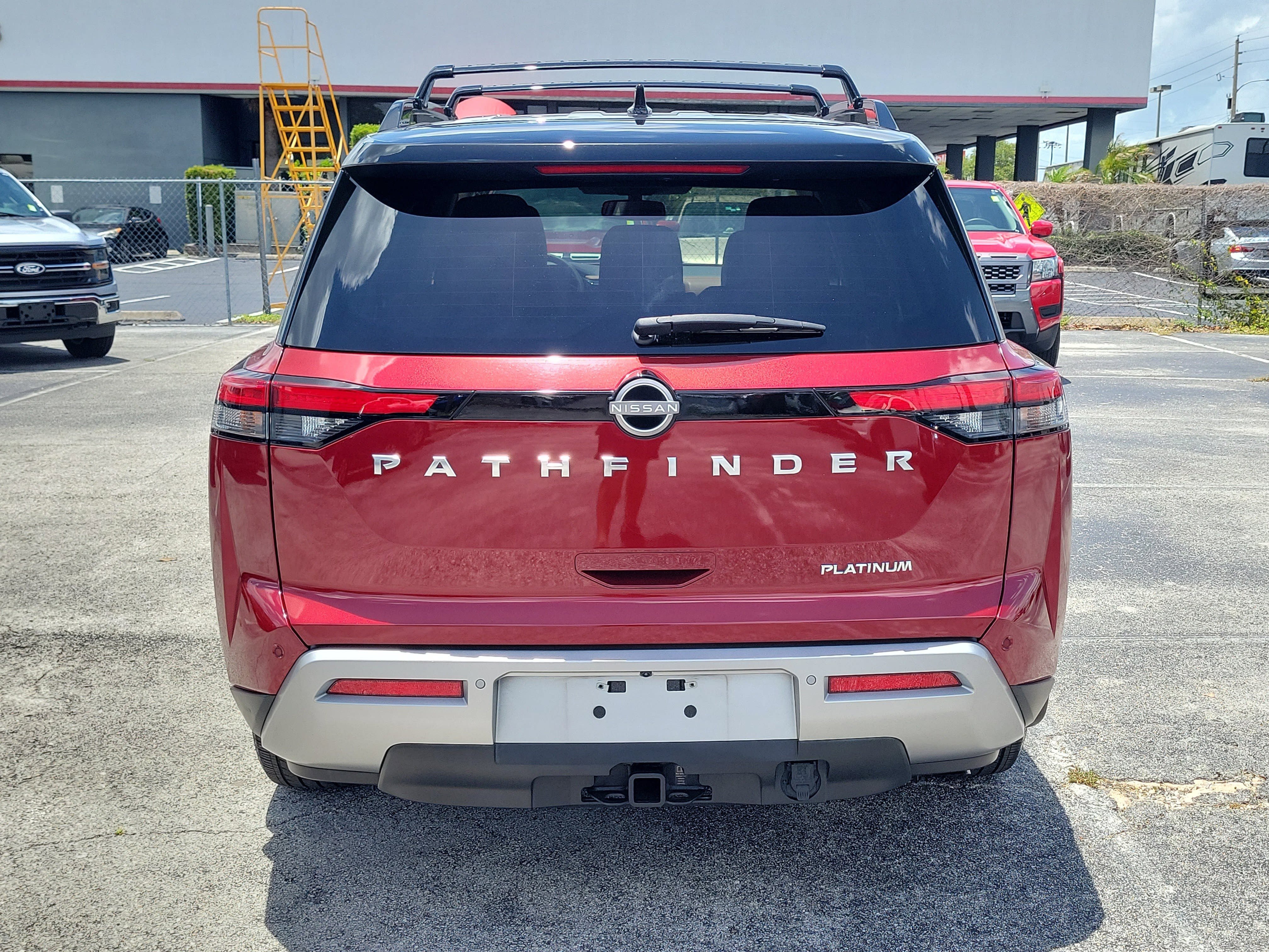 Certified 2022 Nissan Pathfinder Platinum w/ Cargo Package FWD image 5