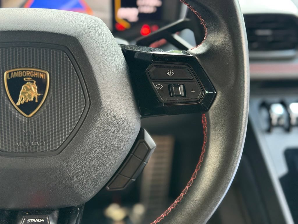 Used 2021 Lamborghini Huracan EVO RWD image 39