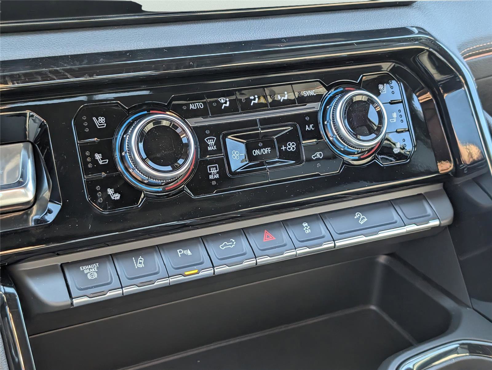 New 2026 GMC Sierra 2500 AT4 w/ AT4 Premium Plus Package AWD/4WD image 31