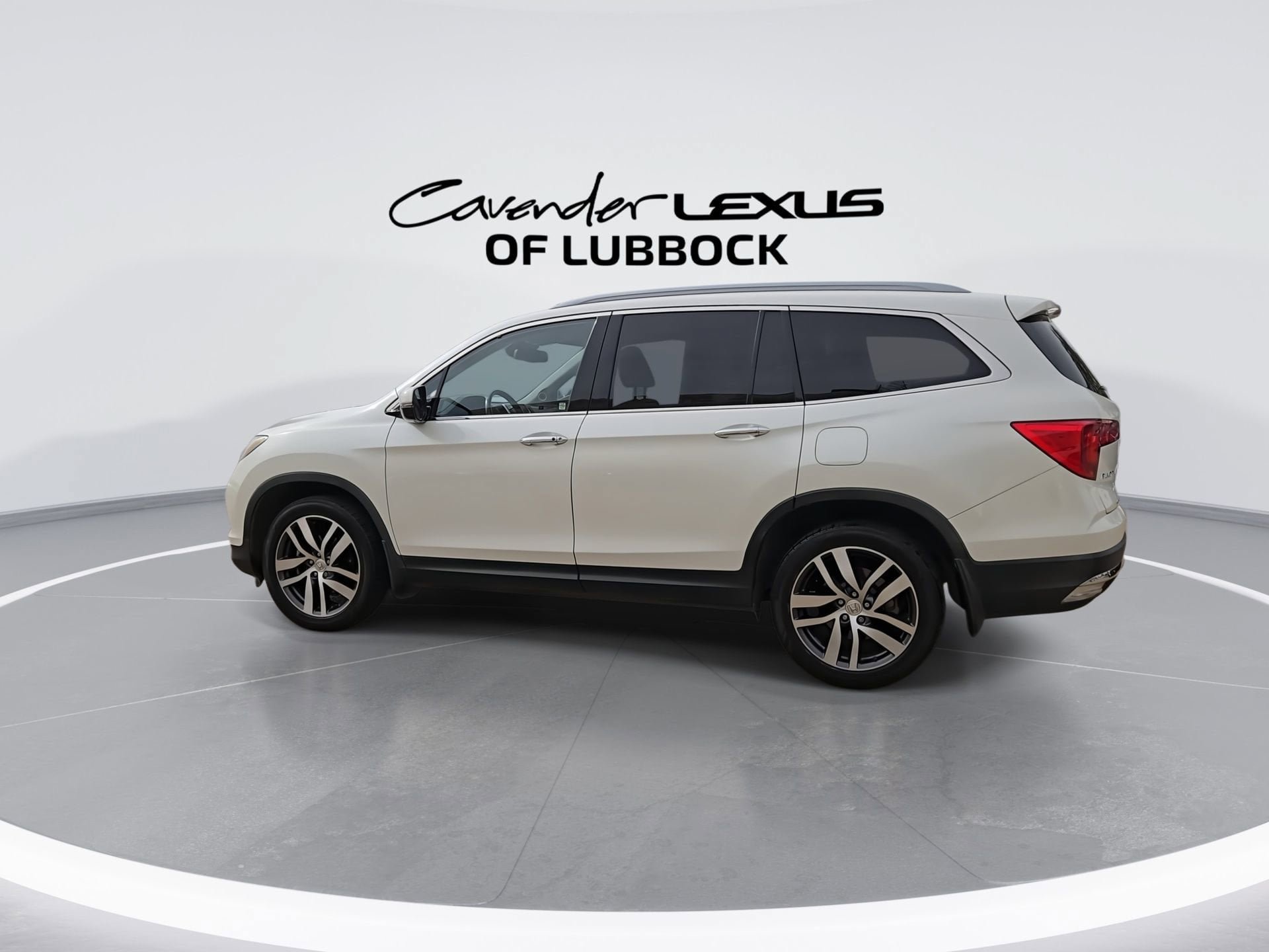Used 2017 Honda Pilot Elite image 6