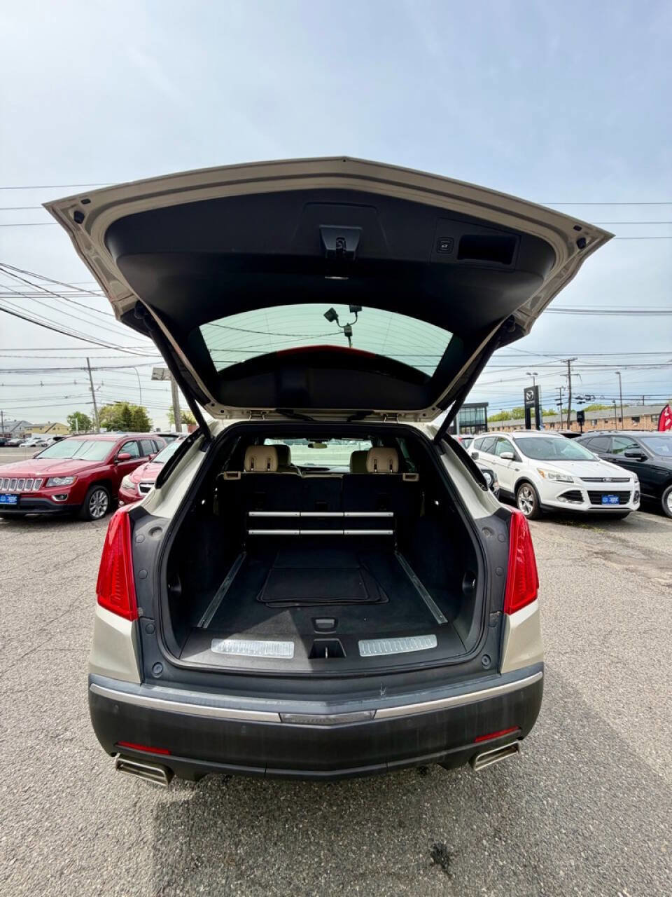 Used 2017 Cadillac XT5 Luxury w/ LPO, Wheel Lock Package AWD/4WD image 9
