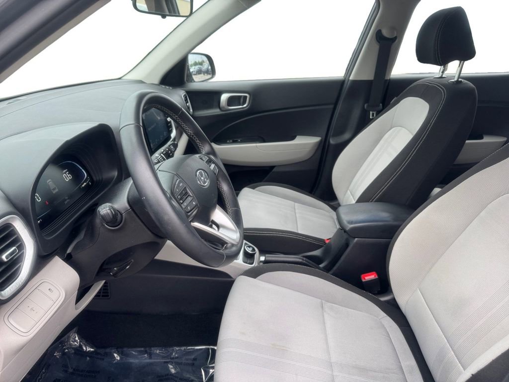 Certified 2024 Hyundai Venue SEL FWD image 9