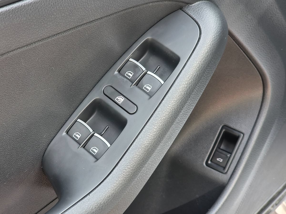 Used 2015 Volkswagen Jetta SEL FWD image 27
