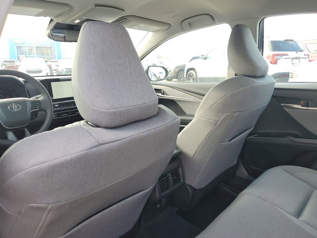 Used 2025 Toyota Camry LE w/ Convenience Package image 29