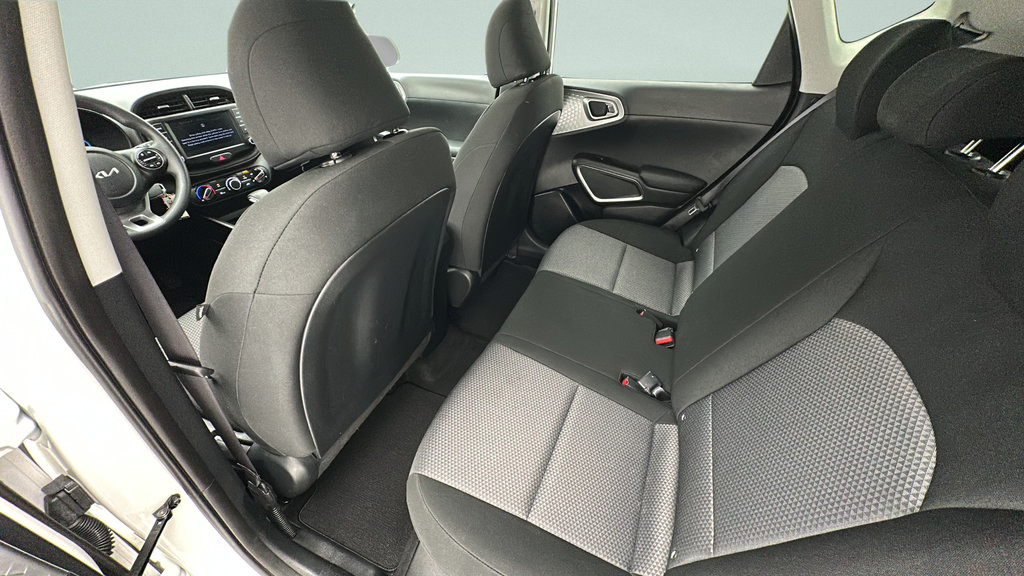 Used 2025 Kia Soul LX w/ LX Technology Package FWD image 9